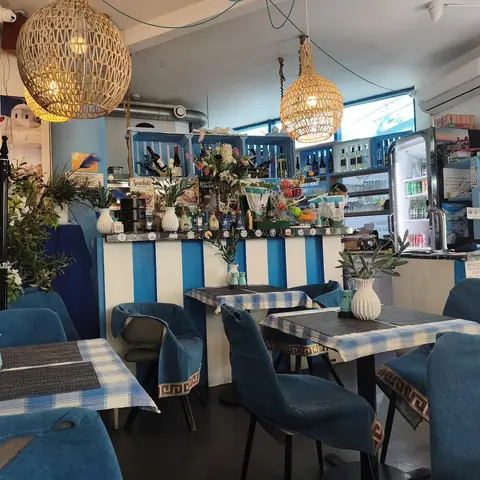 Bar w biało-niebieskie pasy