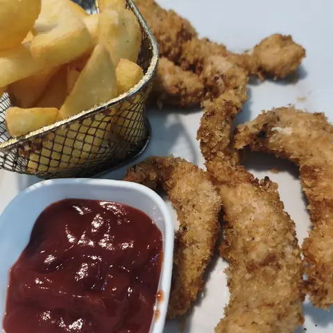 Kotlet drobiowy z frytkami — dla dzieci